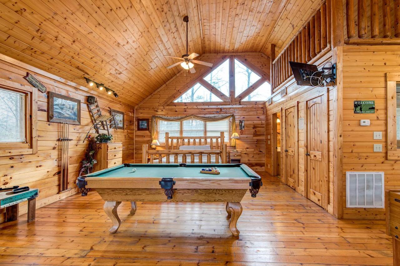 Secret Romance, 2 Bedrooms, Sleeps 8, Pool Table, Hot Tub, Arcadeガトリンバーグ エクステリア 写真